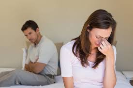 Vợ hay ghen tuông vô cớ người chồng có nên ly hôn không - Luật 24h