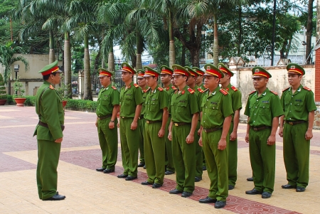 Chế độ chính sách đối với sĩ quan hạ sĩ quan Công an nhân dân? – luật 24