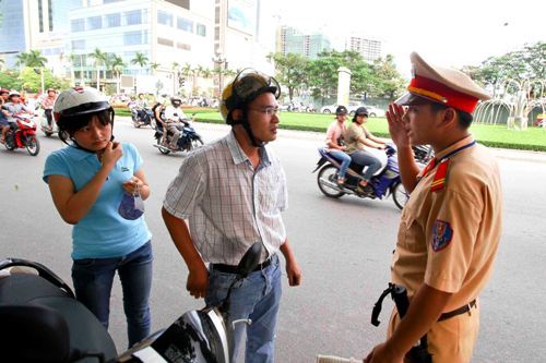 Quy định về xử phạt đối với người đi xe không chính chủ – Luật 24H