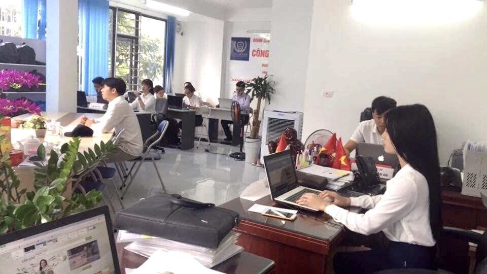 Luật sư tư vấn ly hôn cho công nhân tại Quận 2 - Luật 24H