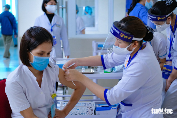 Hà Nội miễn phí tiêm vắc xin ngừa COVID-19 cho công dân từ 18 – 65 tuổi