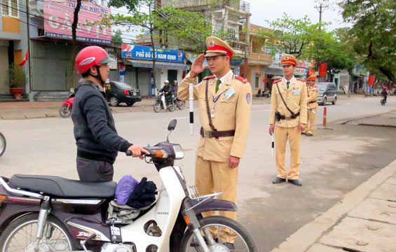 Cảnh sát giao thông có được rút chìa khóa xe của người vi phạm?