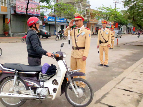 Cảnh sát giao thông có được rút chìa khóa xe của người vi phạm?