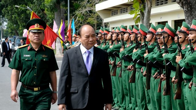 Chuyển từ cấp chỉ huy phó sang chỉ huy trưởng thì có tiếp tục được hưởng chế độ phụ cấp không?