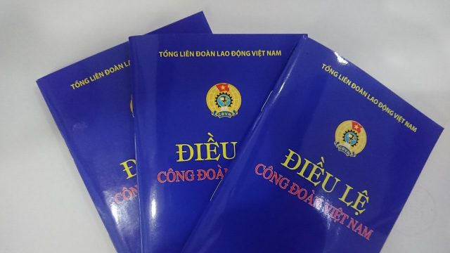 Quan hệ pháp luật giữa người sử dụng lao động và tổ chức công đoàn đại diện tập thể người lao động là gì?