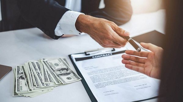 Đặc điểm pháp lý và mối quan hệ hiệu lực giữa hợp đồng thế chấp tài sản với hợp đồng tín dụng trong hoạt động cho vay của tổ chức tín dụng