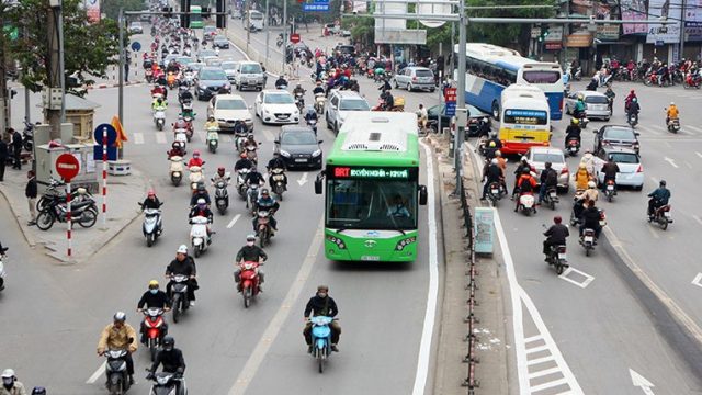 Mực phạt lỗi đi sai làn đường đối với xe ô tô là bao nhiêu tiền – 1900 6574