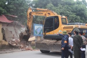 Lấn chiếm đất của trường tiểu học để xây dựng công trình