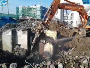 Thông báo việc phá dỡ công trình xây dựng trái phép