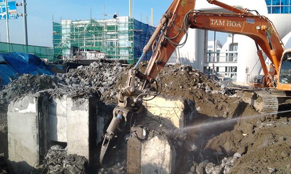 Thông báo việc phá dỡ công trình xây dựng trái phép